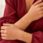 Bracelet personnalisé avec prénom japonais couleur or porté